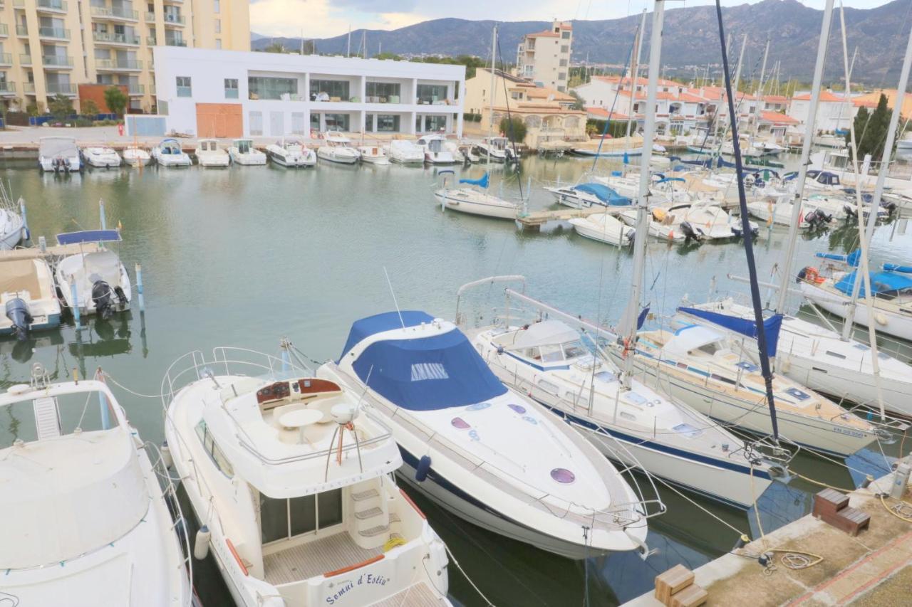 R. Marine II Apartment Росес Екстериор снимка